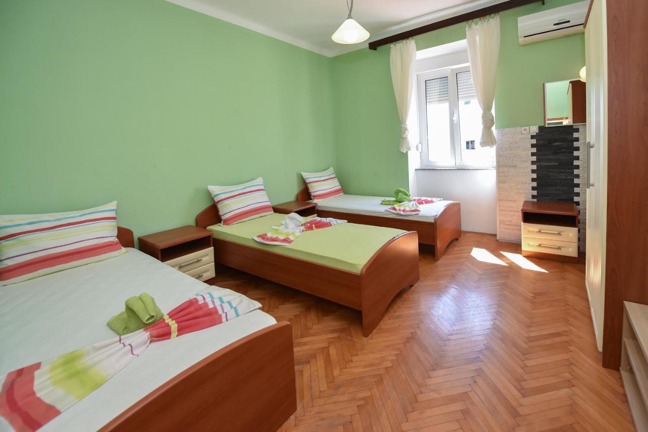 Apartments Smoky Новалья Экстерьер фото