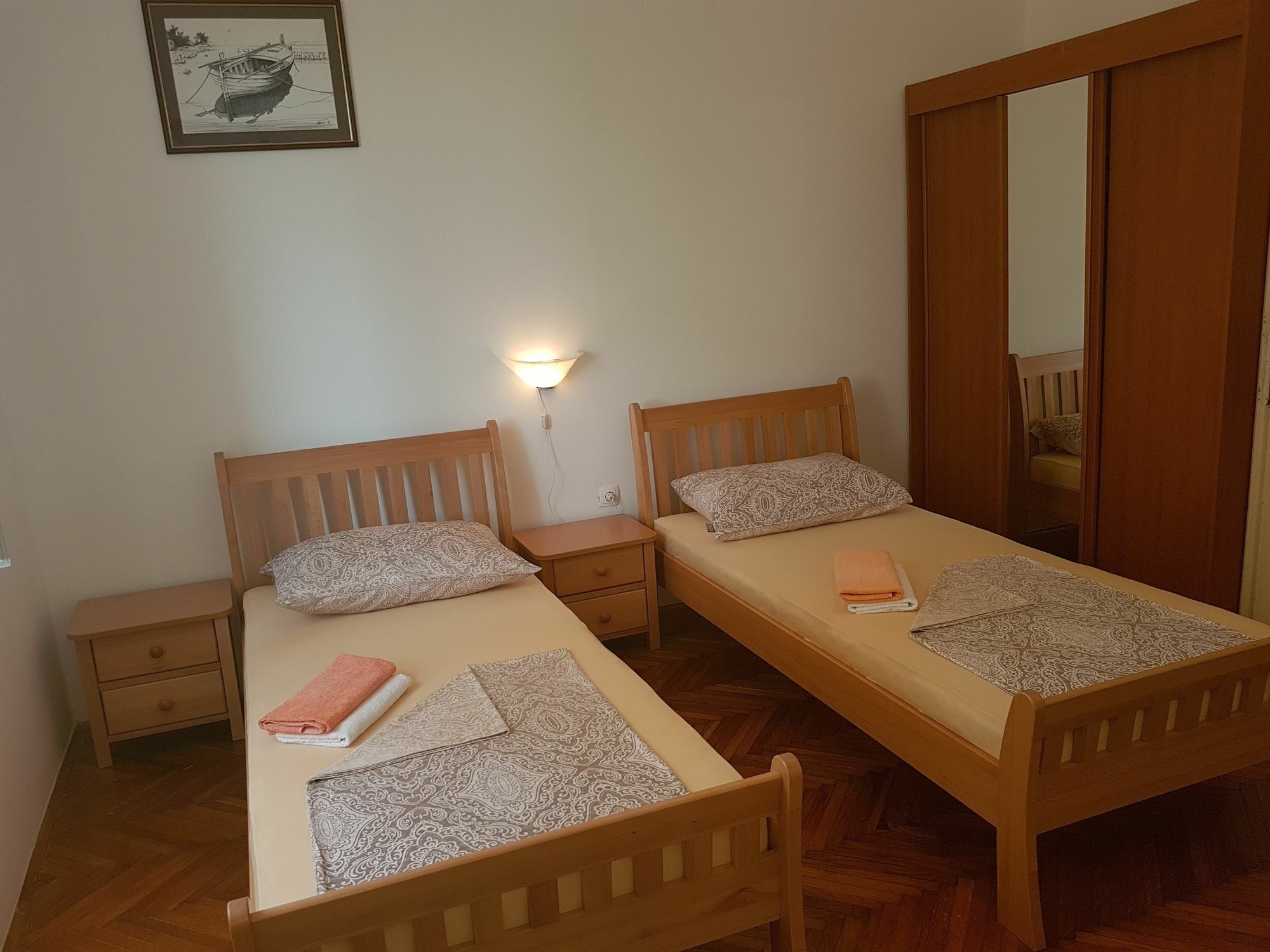 Apartments Smoky Новалья Экстерьер фото